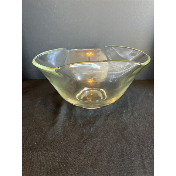 VTG Triangular Clear Serving Bowl with Hint of Yellow Iridescent Tint 5”X9.25” - Picture 3 of 14